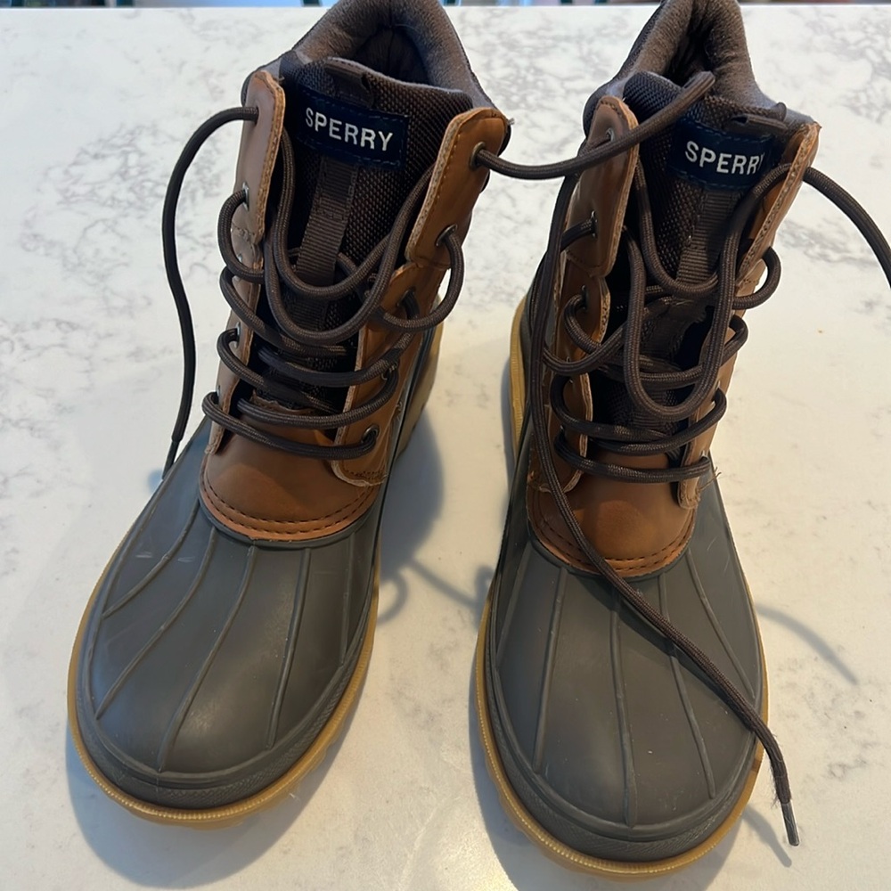 Sperry Boots size 6M, like new